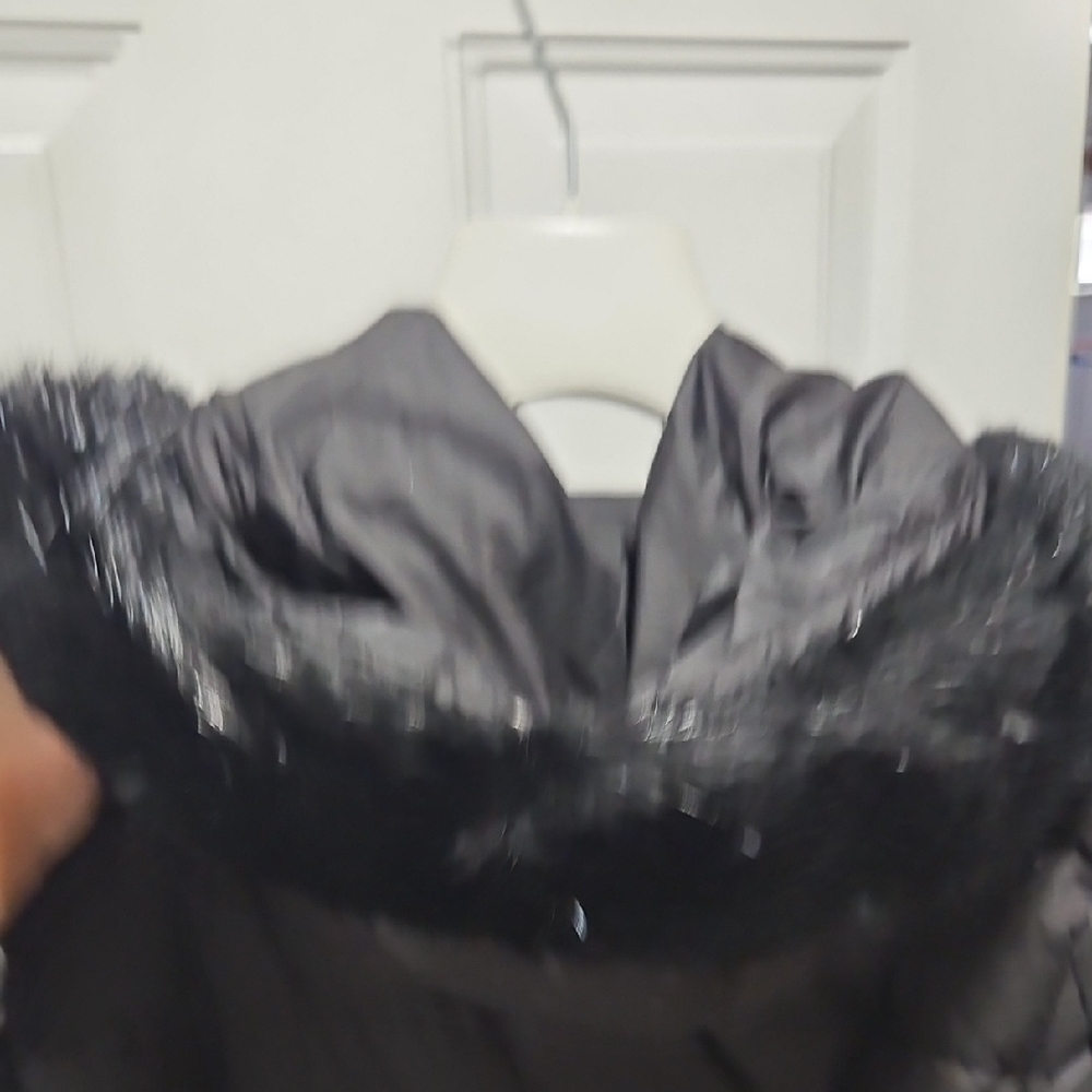 Women's Moncler Black Puffer Coat - Picture 4 of 7